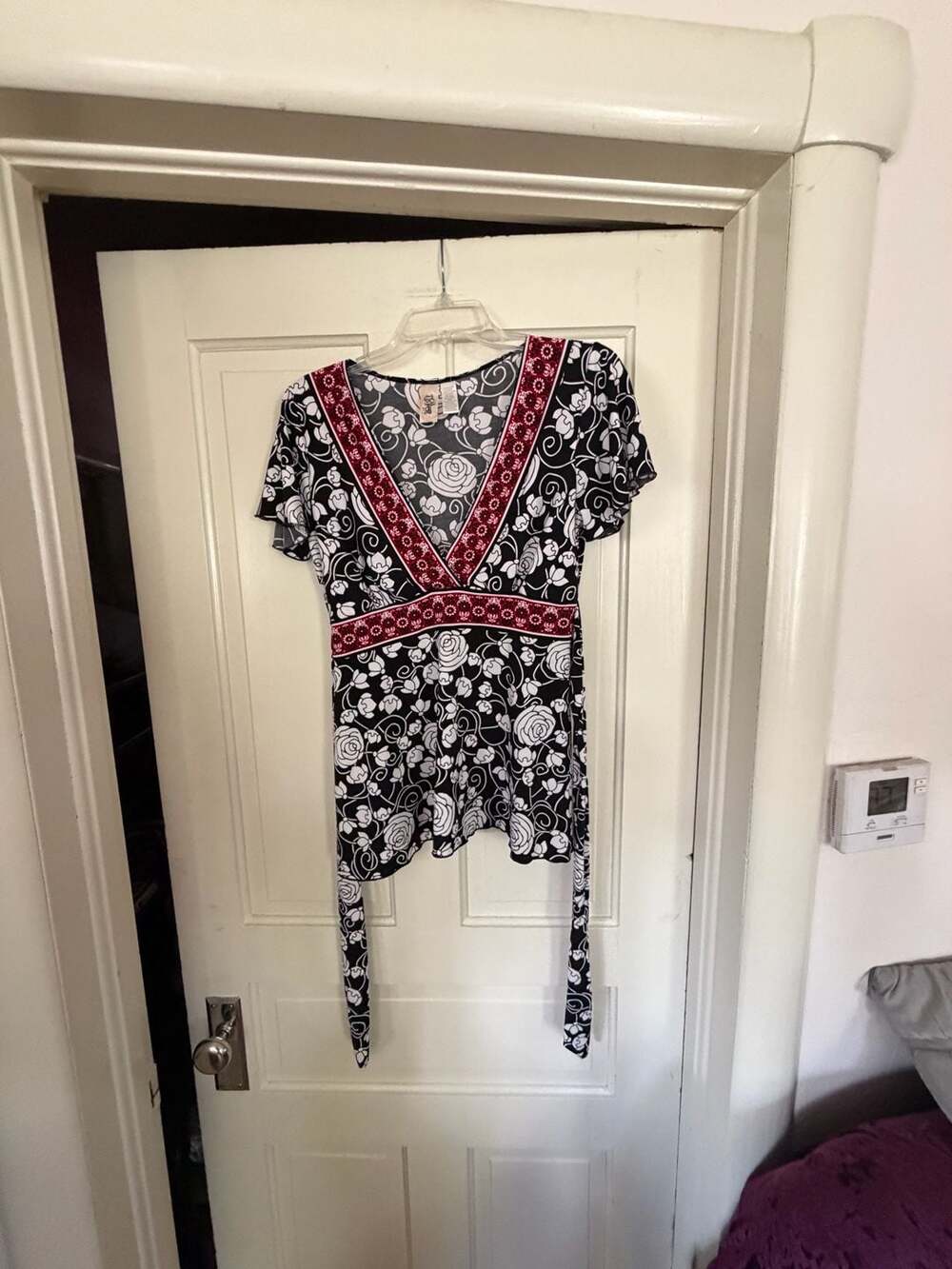 L8ter Women's Short Sleeve V-Neck Floral Print Blouse with Tie-Waist Detail
